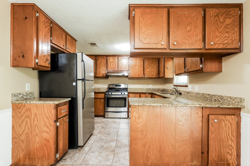 2,020/Mo, 1513 NE 3rd St Moore, OK 73160 Kitchen View 2
