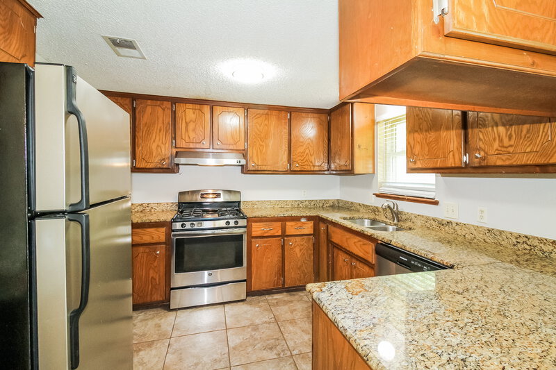 1,570/Mo, 1513 NE 3rd St Moore, OK 73160 Kitchen View 2