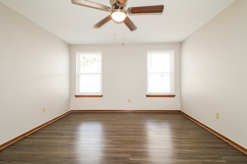 1,570/Mo, 1513 NE 3rd St Moore, OK 73160 Main Bedroom View