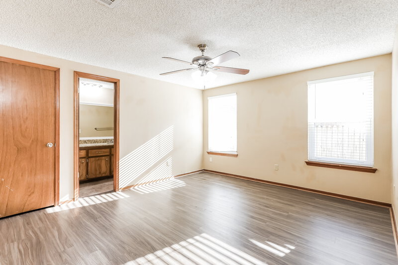 2,020/Mo, 1513 NE 3rd St Moore, OK 73160 Main Bedroom View 2