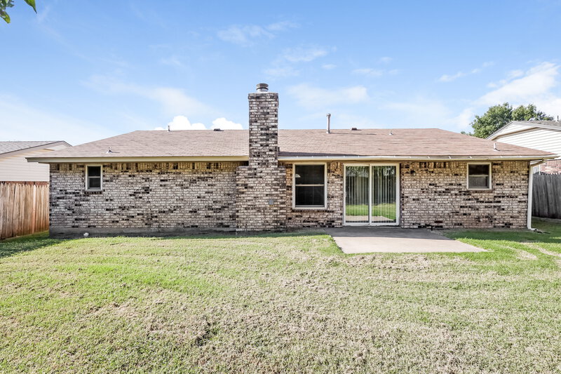 2,020/Mo, 1513 NE 3rd St Moore, OK 73160 Rear View