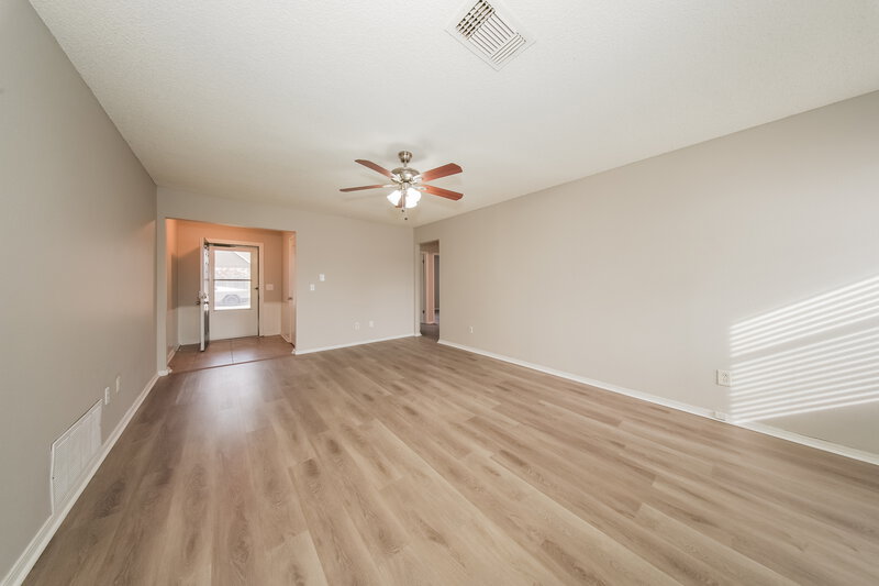 1,395/Mo, 1212 SE 11th St Moore, OK 73160 Living Room View