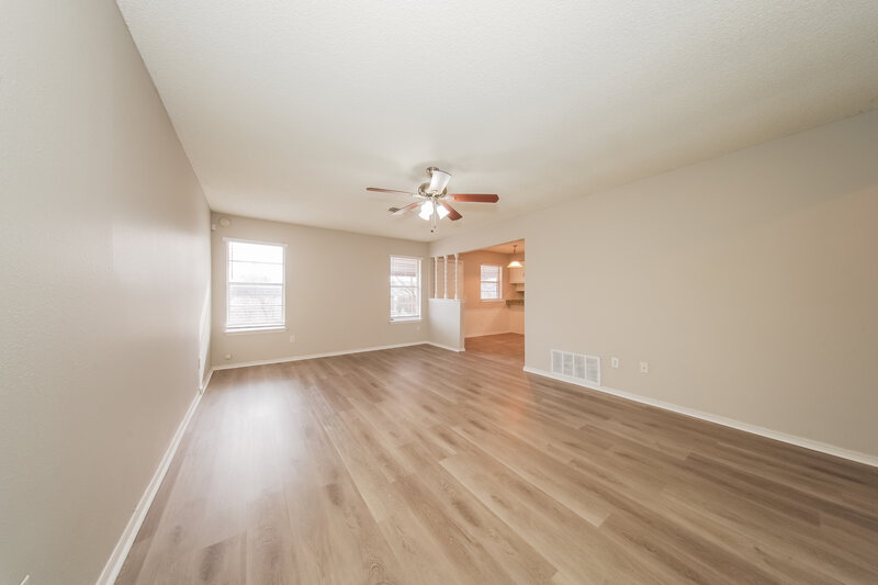 1,395/Mo, 1212 SE 11th St Moore, OK 73160 Living Room View 2