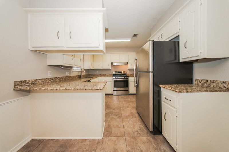 1,395/Mo, 1212 SE 11th St Moore, OK 73160 Kitchen View