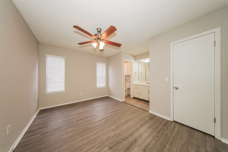 1,395/Mo, 1212 SE 11th St Moore, OK 73160 Main Bedroom View 2