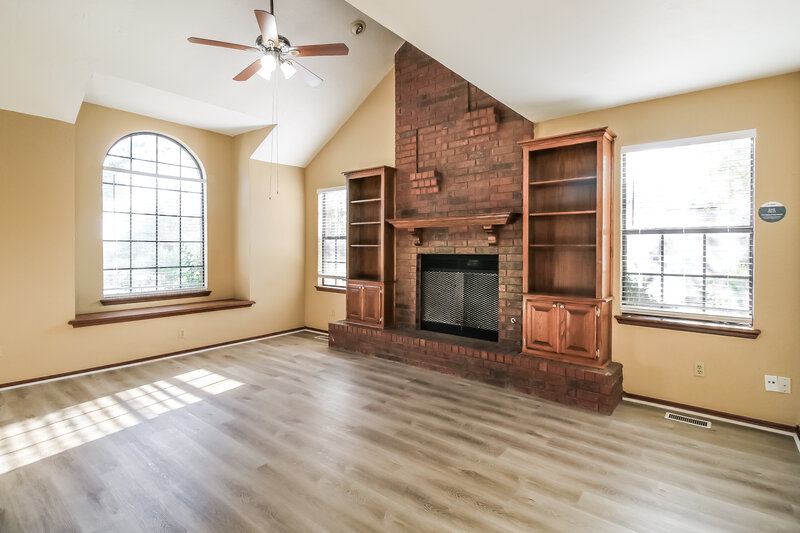 1,725/Mo, 1421 Blaine Ct Moore, OK 73160 Living Room View