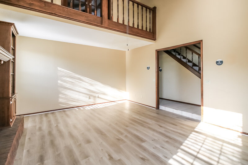 1,725/Mo, 1421 Blaine Ct Moore, OK 73160 Living Room View 2