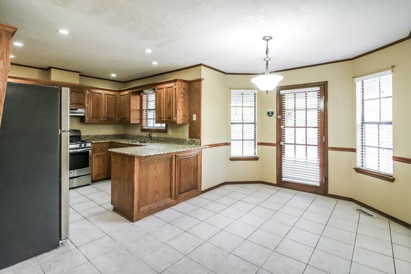 1,725/Mo, 1421 Blaine Ct Moore, OK 73160 Dining Room View 2