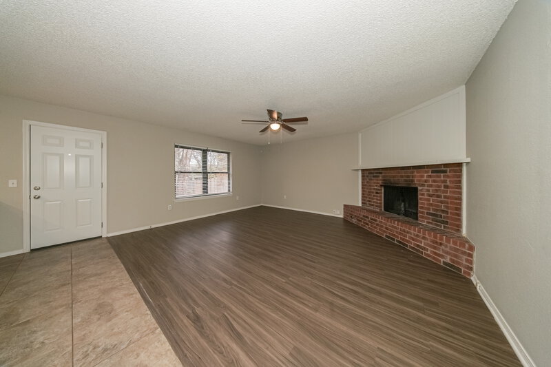 2,170/Mo, 501 N Ramblin Oaks Dr Moore, OK 73160 Living Room View