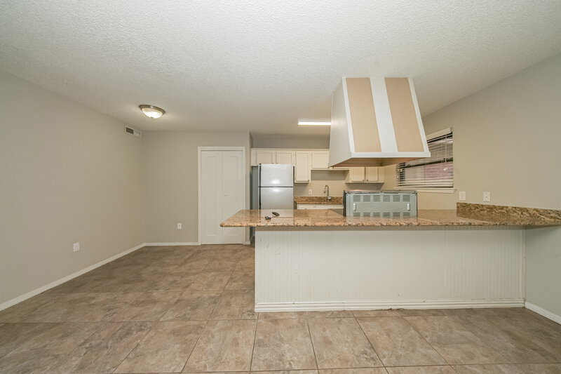 2,170/Mo, 501 N Ramblin Oaks Dr Moore, OK 73160 Kitchen View 2