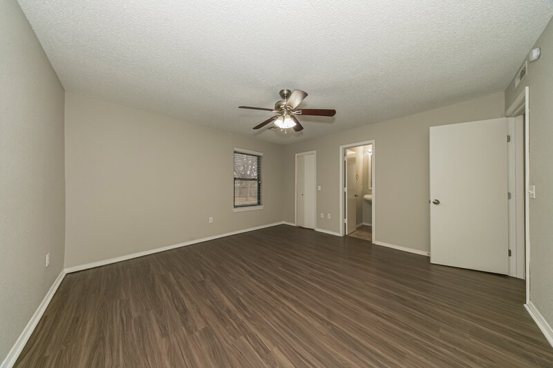 2,170/Mo, 501 N Ramblin Oaks Dr Moore, OK 73160 Main Bedroom View 2