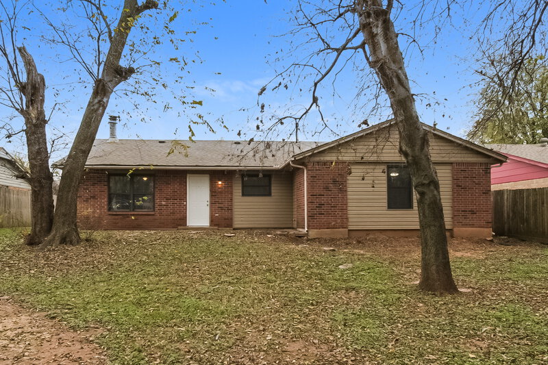 2,170/Mo, 501 N Ramblin Oaks Dr Moore, OK 73160 Rear View