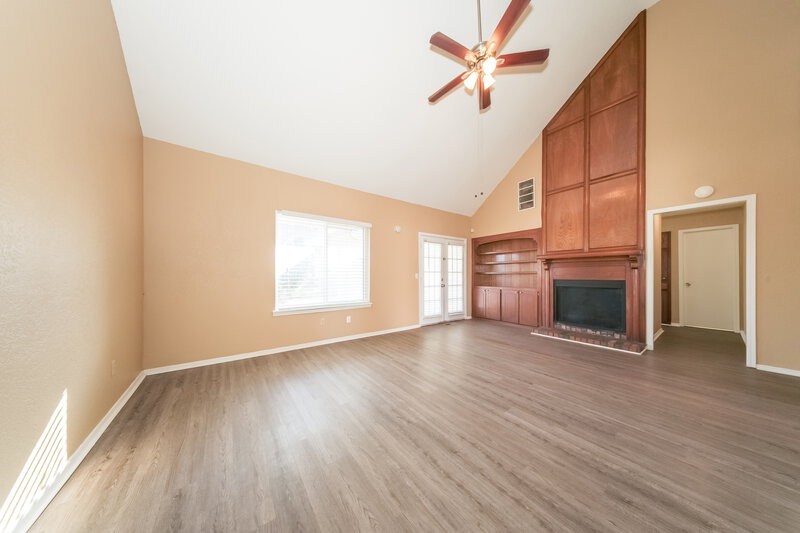 1,585/Mo, 2108 NE 9th St Moore, OK 73160 Living Room View