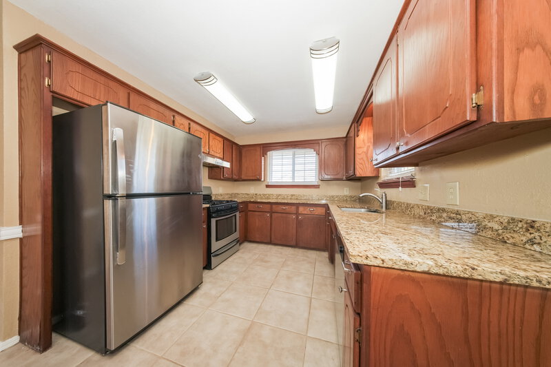 1,585/Mo, 2108 NE 9th St Moore, OK 73160 Kitchen View