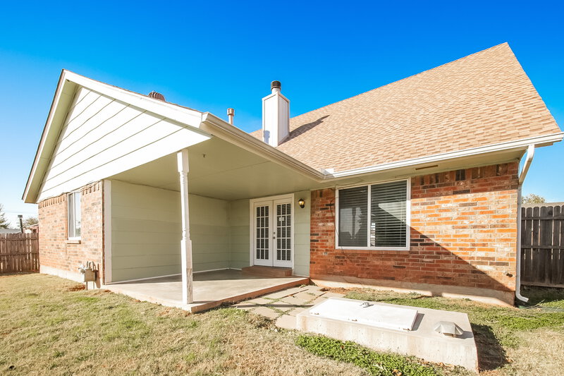 1,585/Mo, 2108 NE 9th St Moore, OK 73160 Rear View