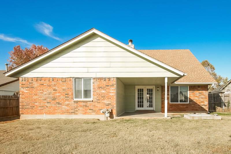 1,585/Mo, 2108 NE 9th St Moore, OK 73160 Rear View 2