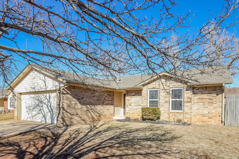 1,625/Mo, 1205 Northridge Rd Moore, OK 73160 Front View