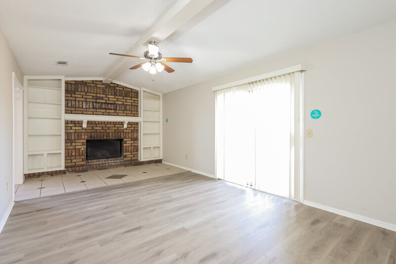 1,625/Mo, 1205 Northridge Rd Moore, OK 73160 Living Room View