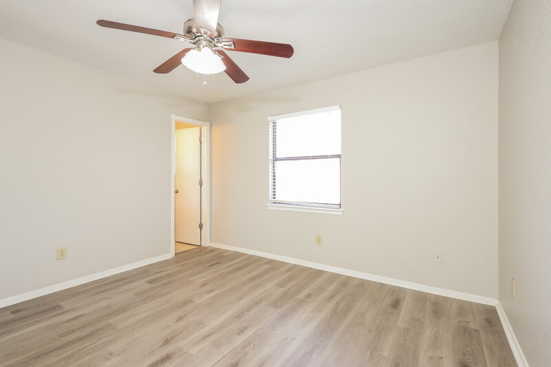 1,625/Mo, 1205 Northridge Rd Moore, OK 73160 Main Bedroom View 2
