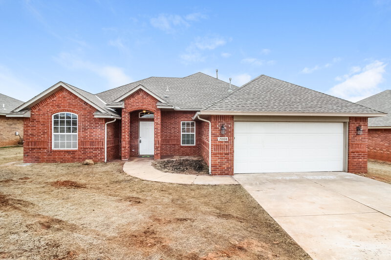 1,645/Mo, 2004 NE 32nd St Moore, OK 73160 External View