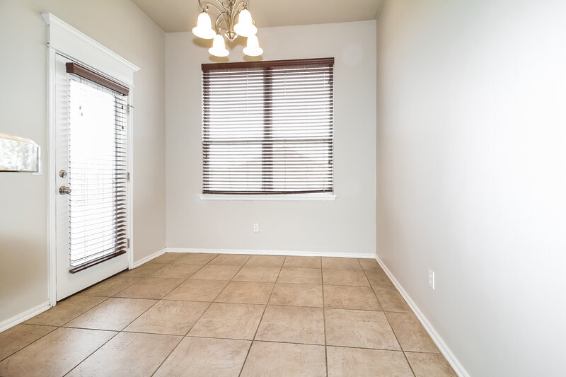 1,645/Mo, 2004 NE 32nd St Moore, OK 73160 Dining Room View