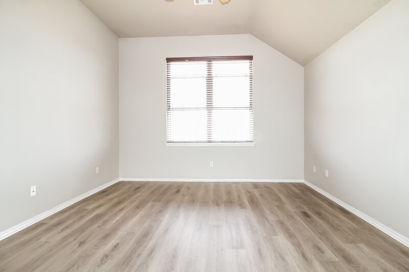 1,645/Mo, 2004 NE 32nd St Moore, OK 73160 Main Bedroom View