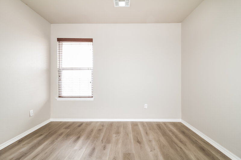 1,645/Mo, 2004 NE 32nd St Moore, OK 73160 Bedroom View 4