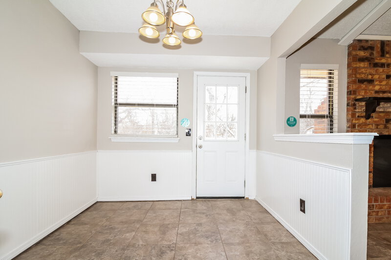 1,210/Mo, 916 David Rd Moore, OK 73160 Dining Room View