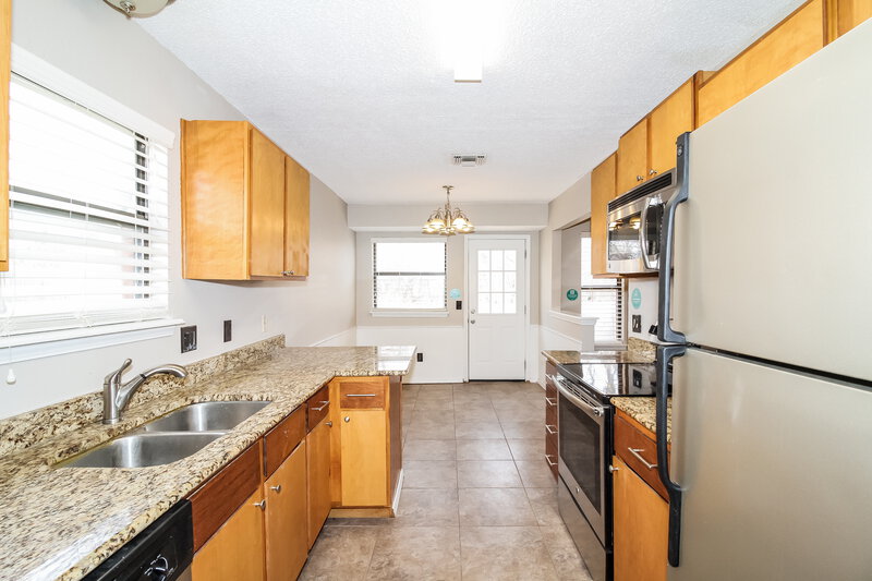 1,210/Mo, 916 David Rd Moore, OK 73160 Kitchen View