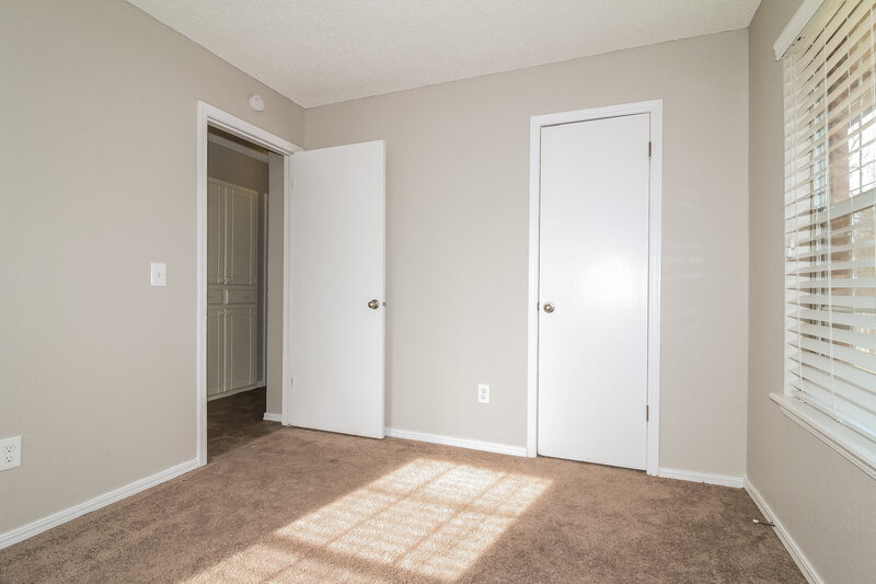 1,210/Mo, 916 David Rd Moore, OK 73160 Bedroom View