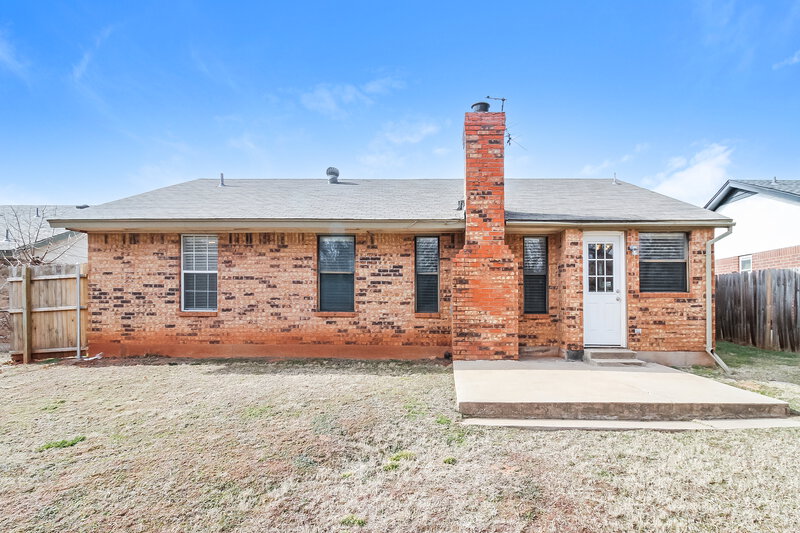 1,210/Mo, 916 David Rd Moore, OK 73160 Rear View