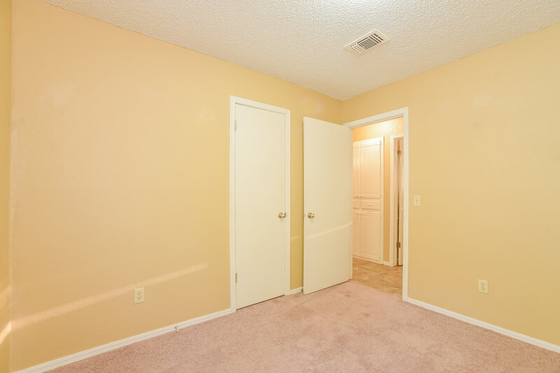 1,210/Mo, 916 David Rd Moore, OK 73160 Bedroom View 6