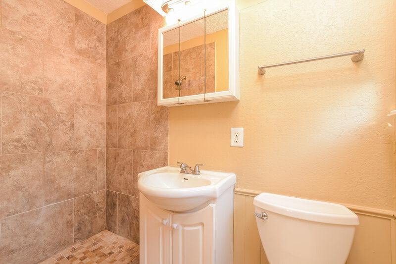 1,210/Mo, 916 David Rd Moore, OK 73160 Powder Room View