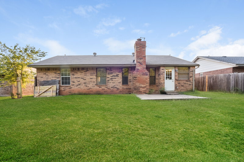 1,210/Mo, 916 David Rd Moore, OK 73160 Rear View 3