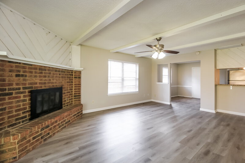 1,450/Mo, 1001 SE 9th St Moore, OK 73160 Living Room View