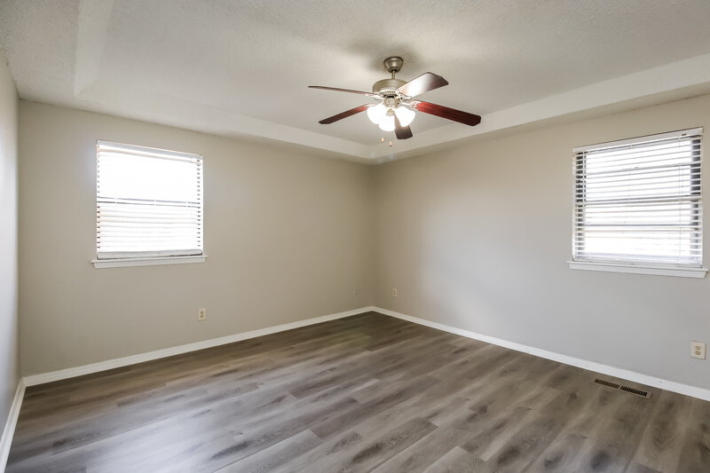 1,450/Mo, 1001 SE 9th St Moore, OK 73160 Main Bedroom View