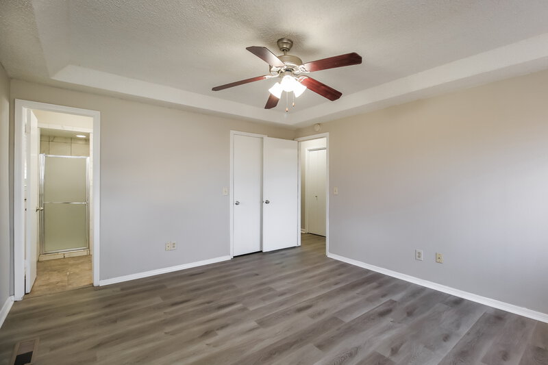 1,450/Mo, 1001 SE 9th St Moore, OK 73160 Main Bedroom View 2