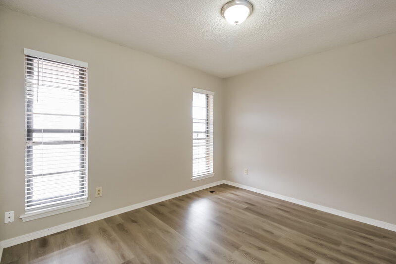 1,450/Mo, 1001 SE 9th St Moore, OK 73160 Bedroom View 2