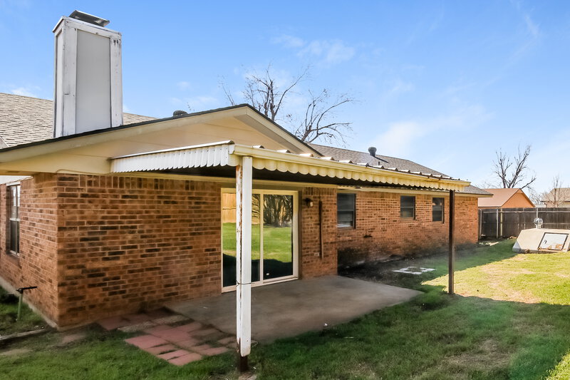 1,450/Mo, 1001 SE 9th St Moore, OK 73160 Rear View 2