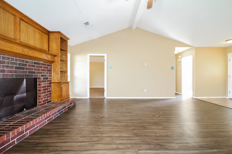 1,645/Mo, 1813 SE 14th St Moore, OK 73160 Living Room View