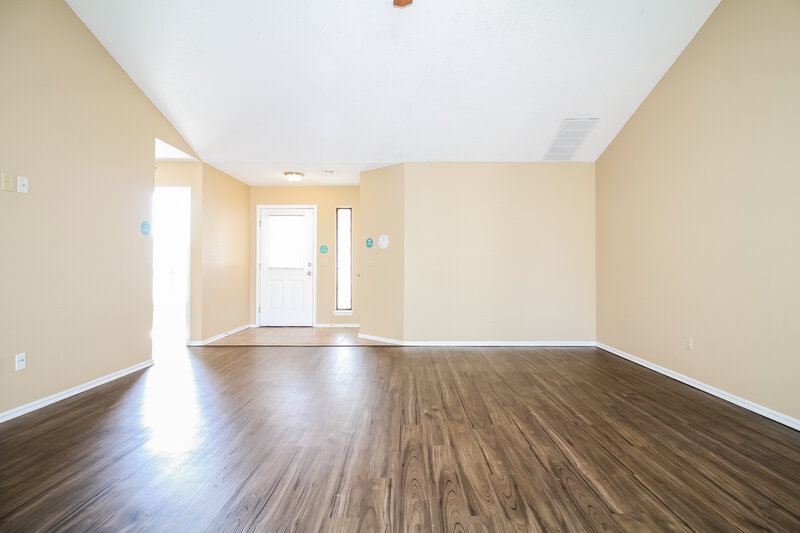 1,645/Mo, 1813 SE 14th St Moore, OK 73160 Living Room View 2