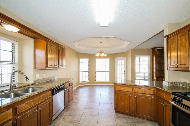 1,645/Mo, 1813 SE 14th St Moore, OK 73160 Kitchen View