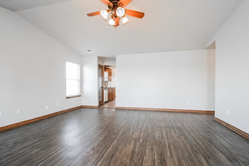 1,870/Mo, 816 Eric Circle Moore, OK 73160 Living Room View 2