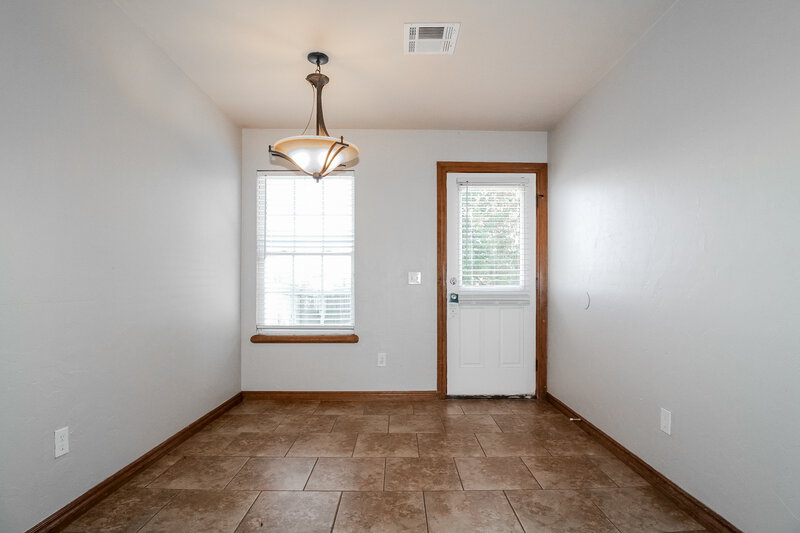 1,870/Mo, 816 Eric Circle Moore, OK 73160 Dining Room View