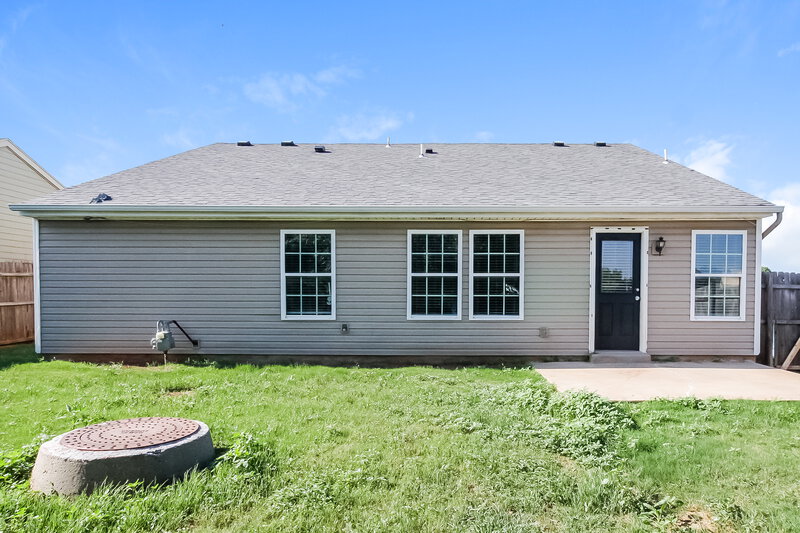 1,870/Mo, 816 Eric Circle Moore, OK 73160 Rear View