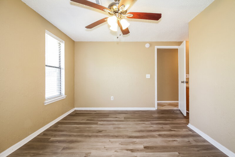1,350/Mo, 1417 SE 9th St Moore, OK 73160 Main Bedroom View