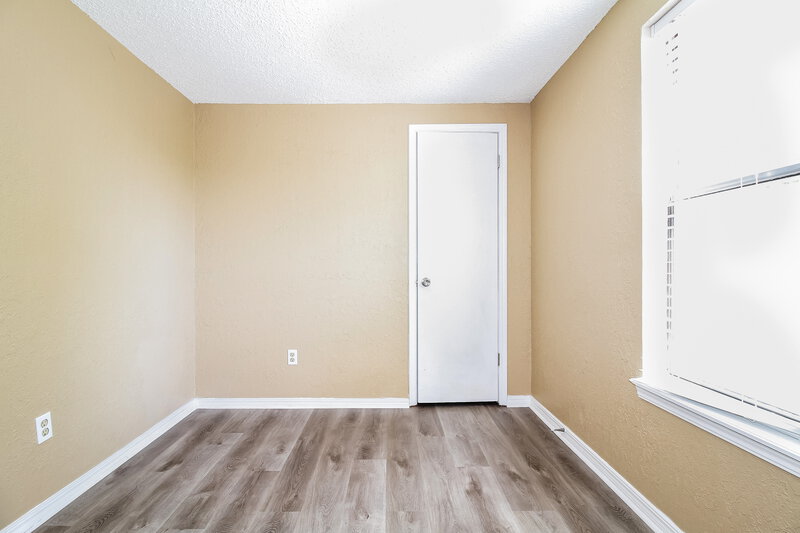 1,350/Mo, 1417 SE 9th St Moore, OK 73160 Bedroom View 2