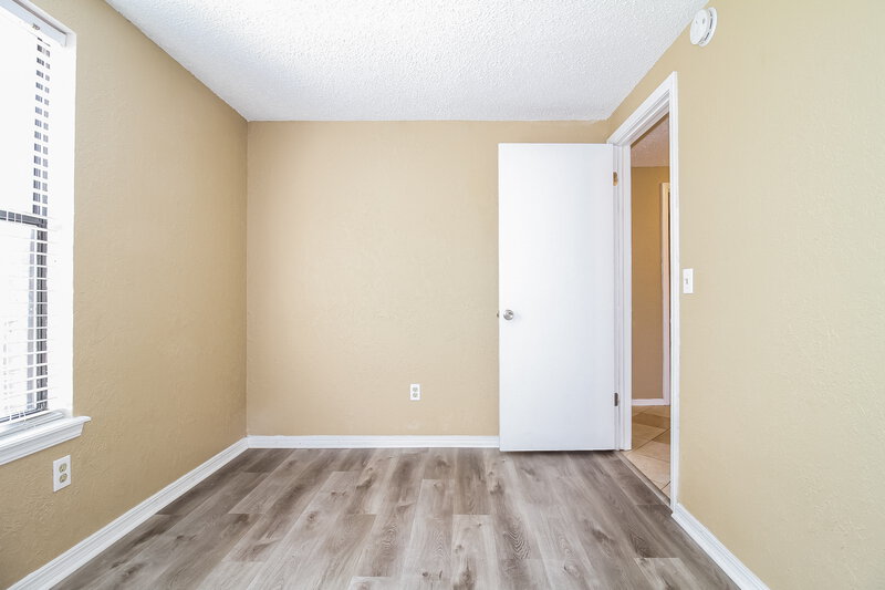1,350/Mo, 1417 SE 9th St Moore, OK 73160 Bedroom View 3