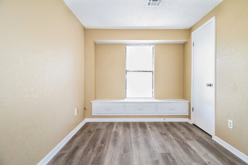 1,350/Mo, 1417 SE 9th St Moore, OK 73160 Bedroom View 5