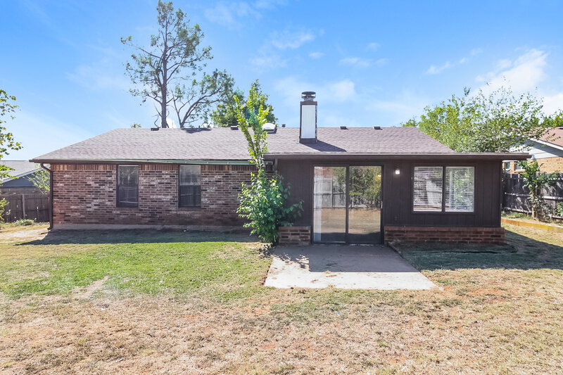 1,350/Mo, 1417 SE 9th St Moore, OK 73160 Rear View